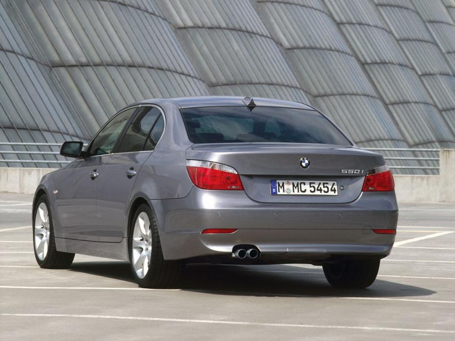  BMW 550i Sedan 2005 года  (фото 1 из 1)
